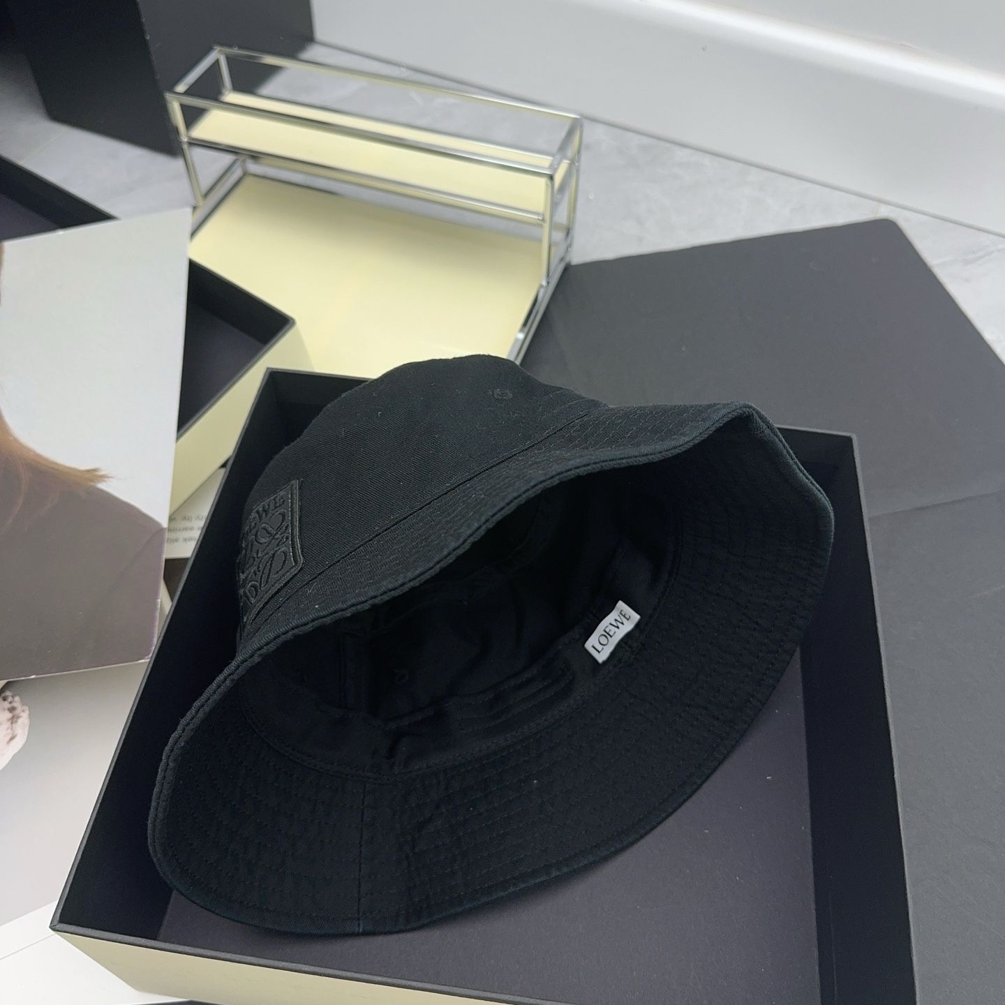 LOEWE*バケットハット ポーラズイビザ 2023*レザーロゴ入 LOEWE*バケットハット ポーラズイビザ 2023*レザーロゴ入 (LOEWE