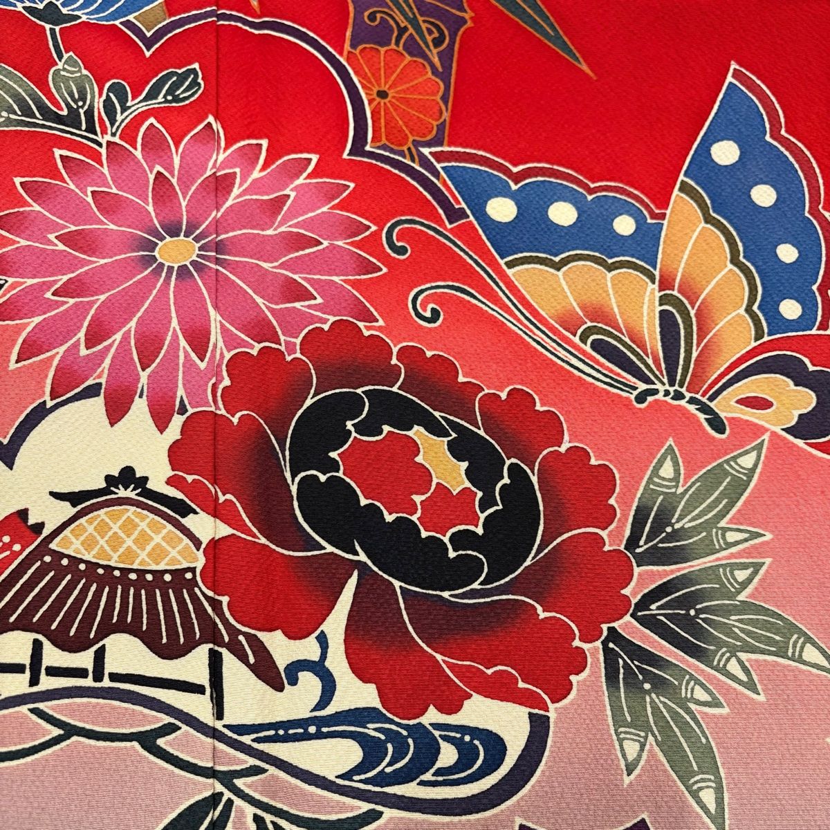 正絹 真紅 芍薬蝶 振袖 身丈165 振袖 身丈165cm 裄丈67cm M 袷 鞠 桜 金糸 金彩 赤 正絹 秀品