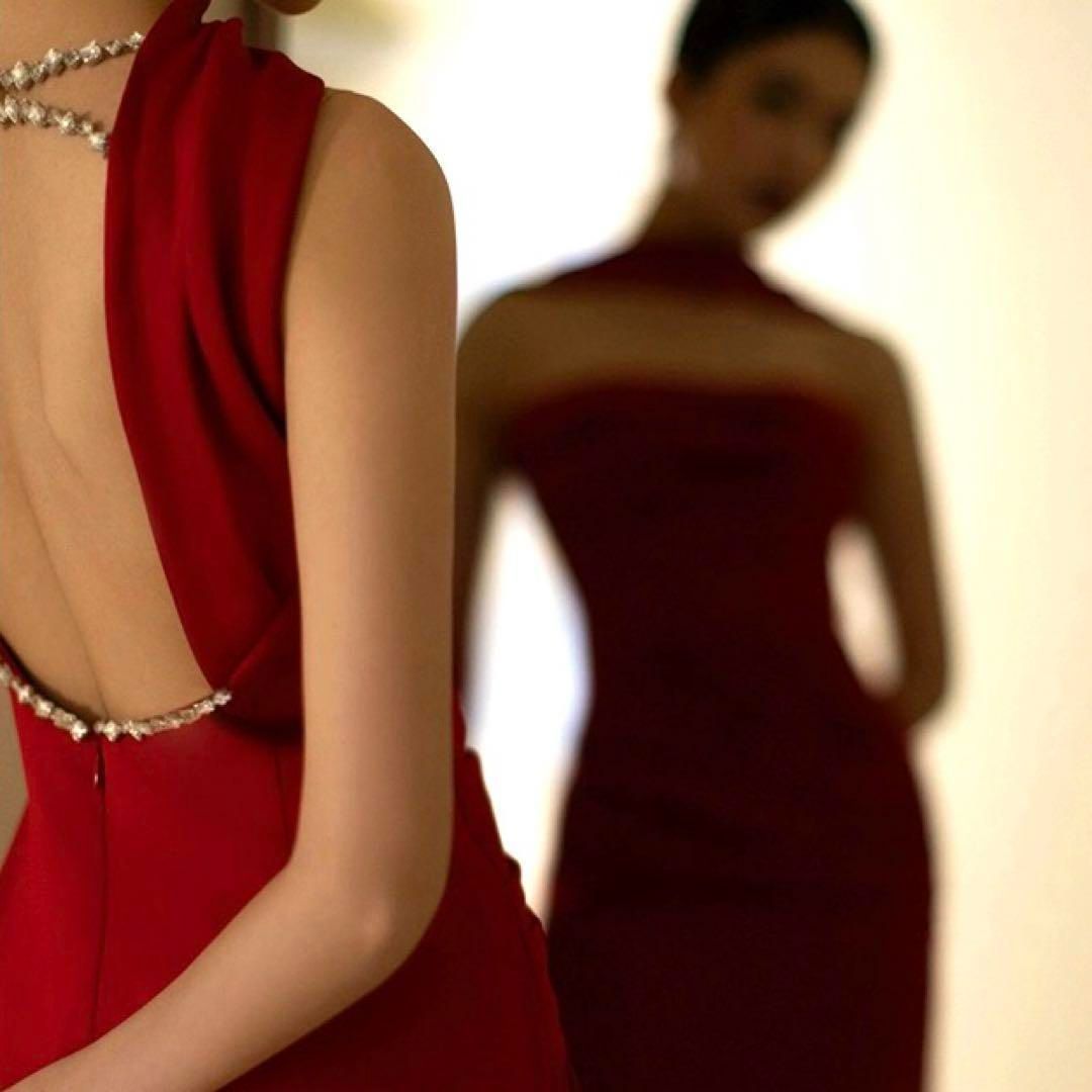 バックスタイルがオシャレでセクシーなスリット入りロングドレス