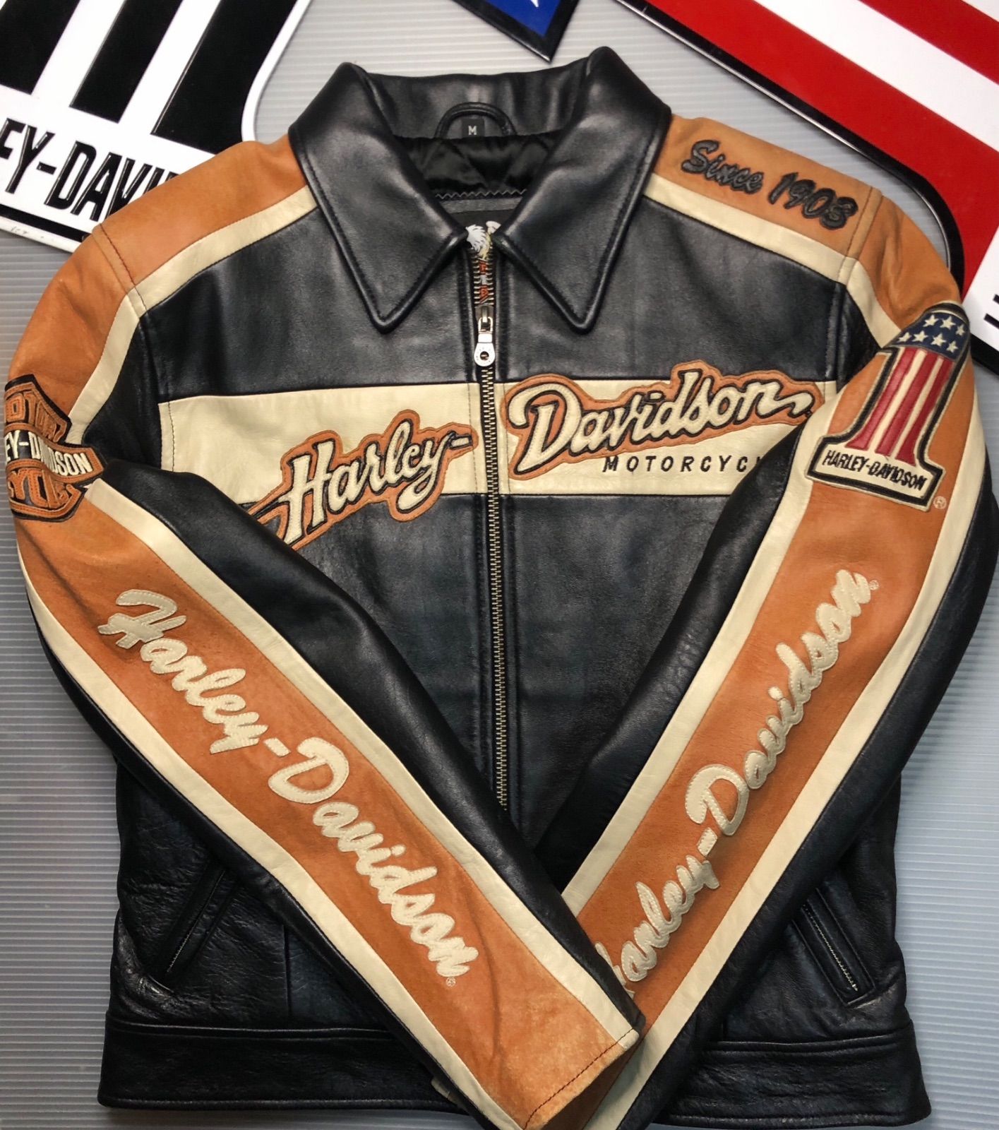 HARLEY DAVIDSON  ハーレーダビッドソン  【稀少！前後立体大型革刺繍・完売モデル！入手困難】★ 非常に柔らかく厚手の羊革ゴートスキンレザー・ソフト・グレインの本革製ジャケット