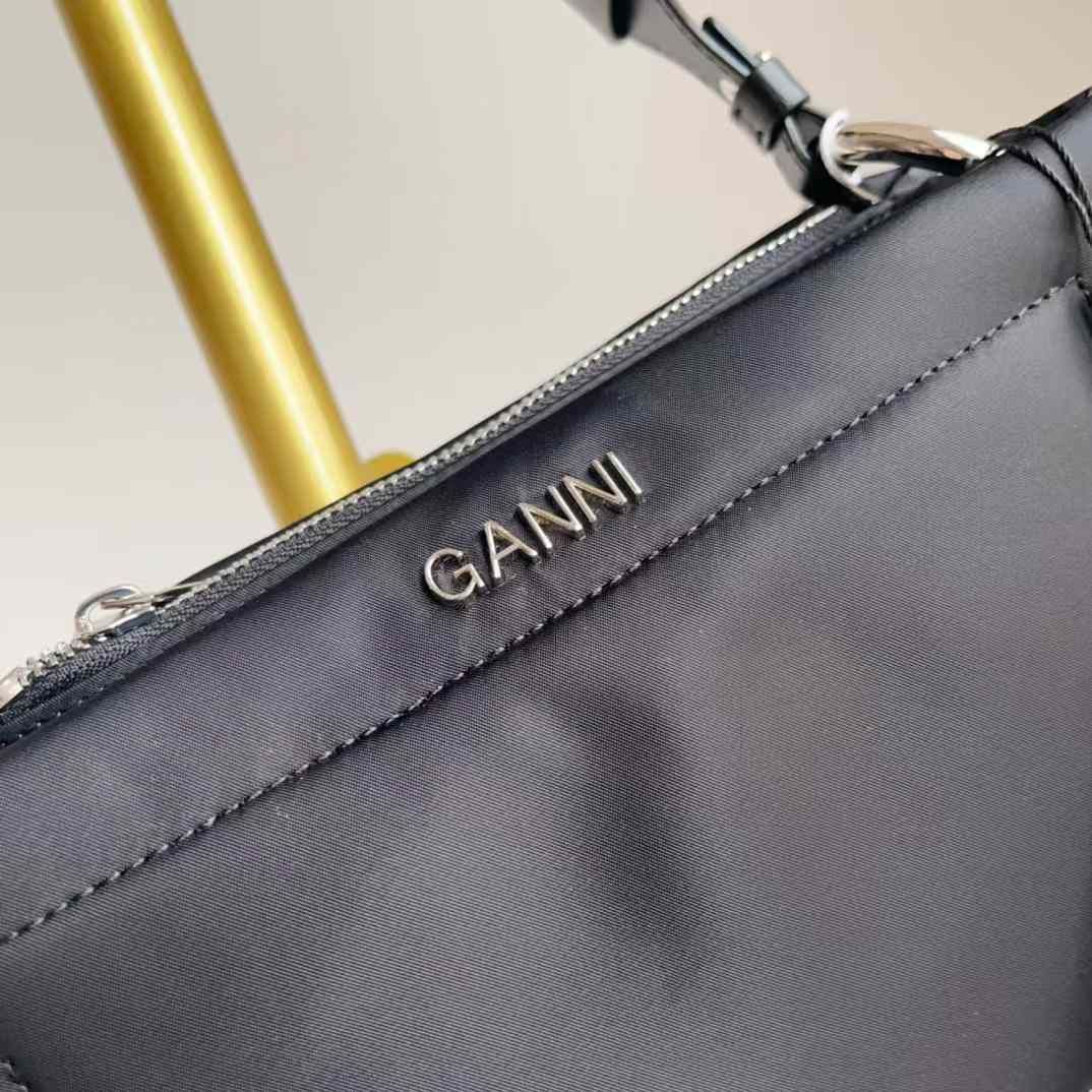 GANNI Pillow ピロー ミディアム バゲット ショルダー - メルカリ