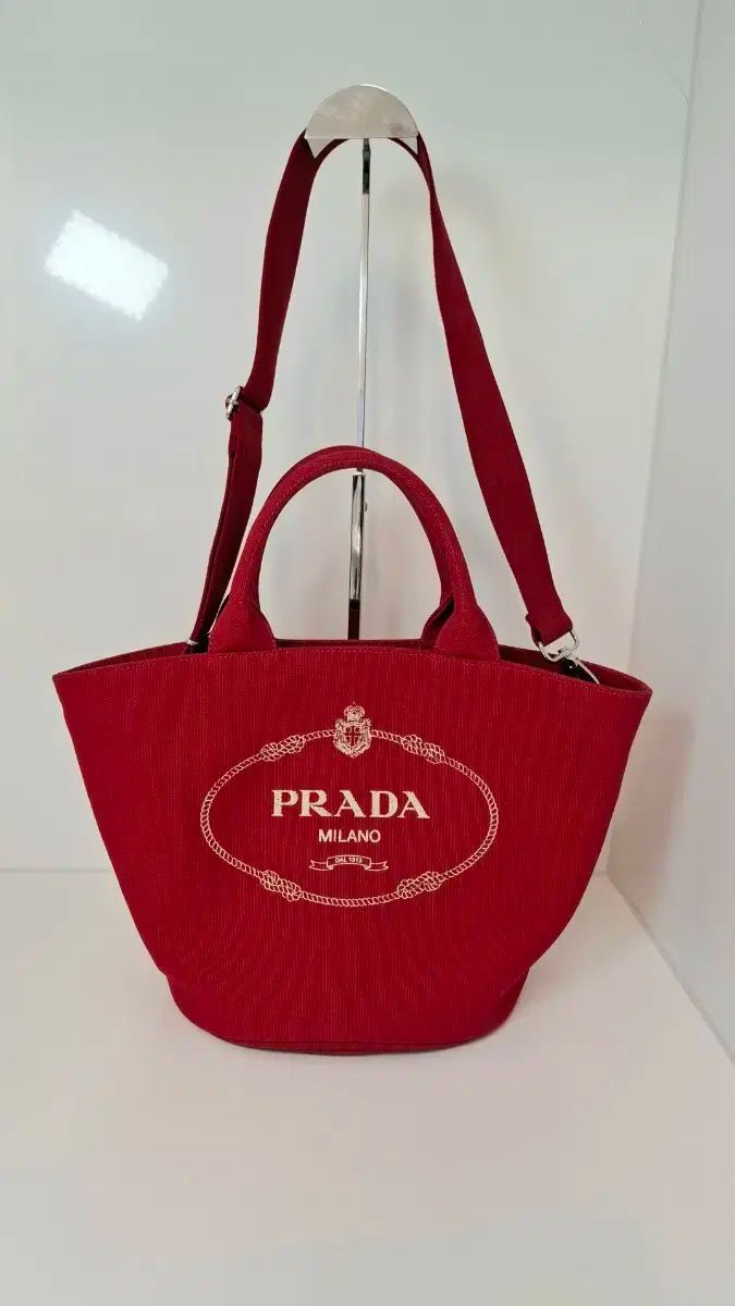 PRADA 有馬 かな レッド バケットバッグ