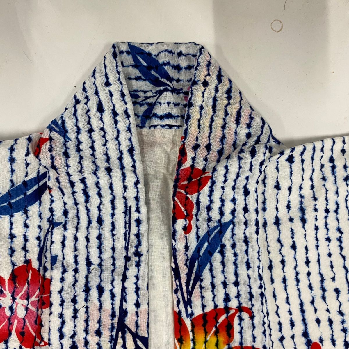 浴衣 身丈158cm 裄丈64.5cm M 絞り浴衣 草花 紺色 綿 名品 【中古  