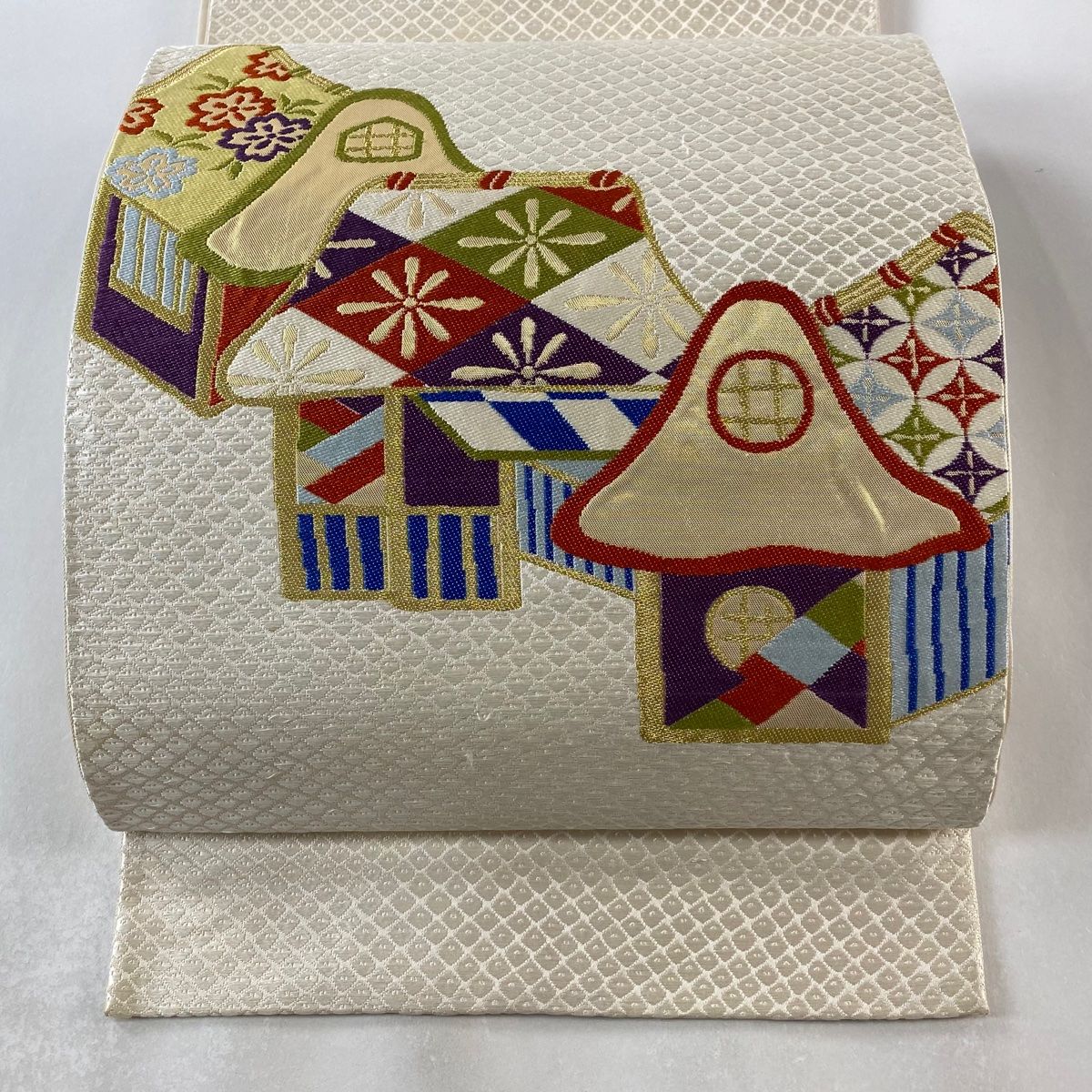 美品】 袋帯 逸品 華文 花唐草 金糸 相良刺繍 薄黄 お太鼓柄 正絹 【中古】