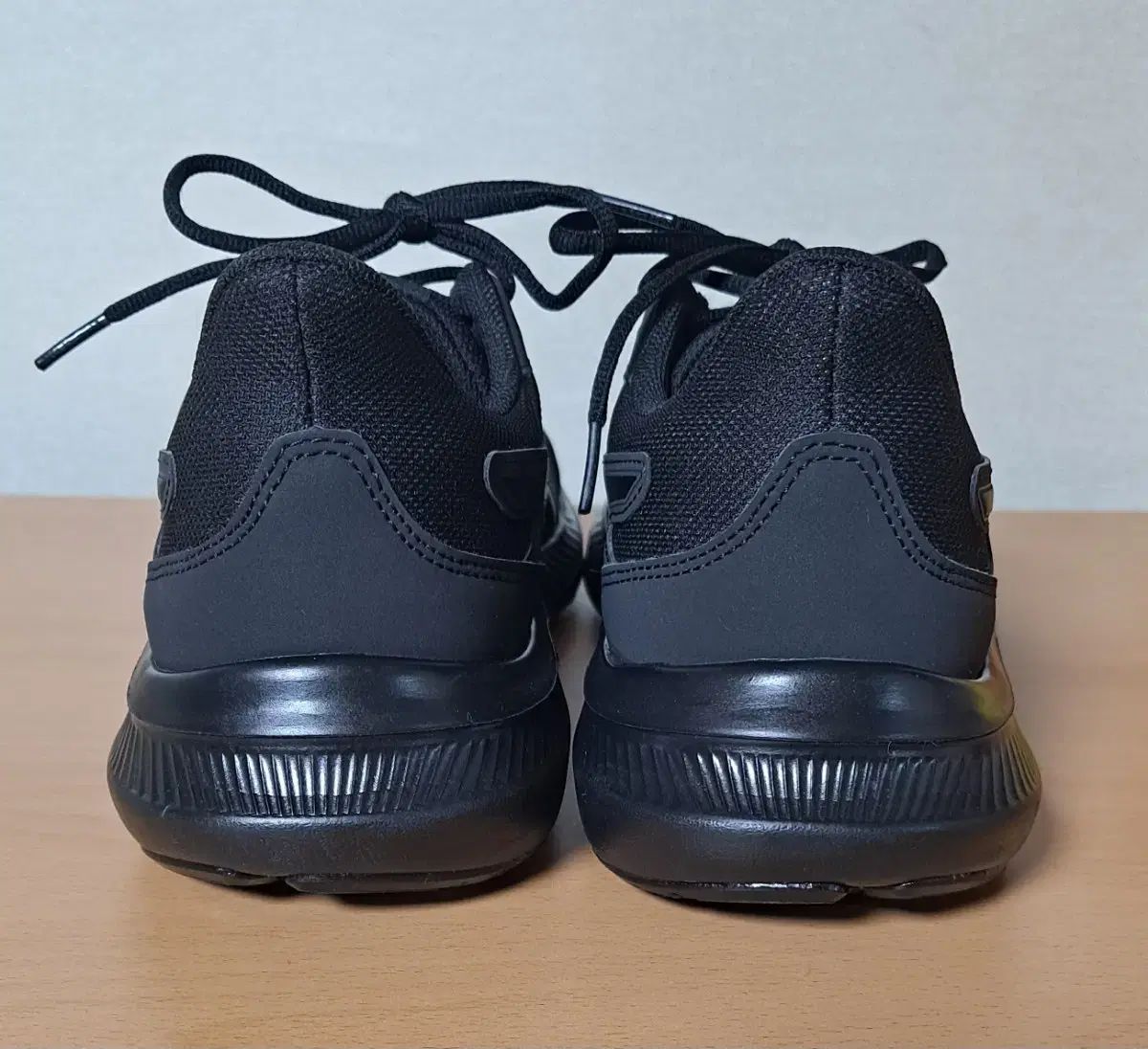 アシックス