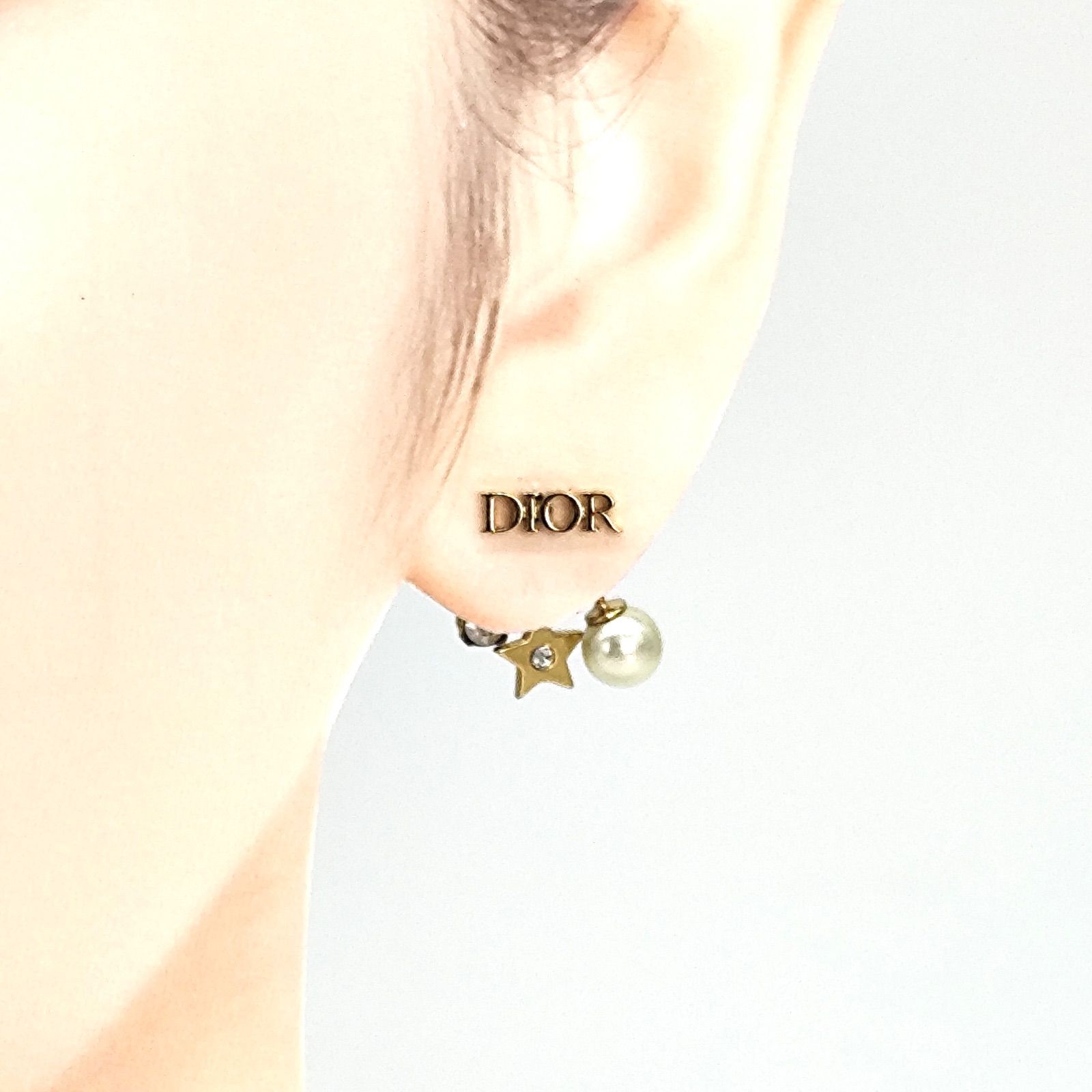 DIOR ディオール Dio(r)evolution ピアス 両耳 ホワイト レジンパール ホワイト クリスタル Diorシグネチャー  スターのチャーム ゴールドトーンメタル ドイツ製 - メルカリ