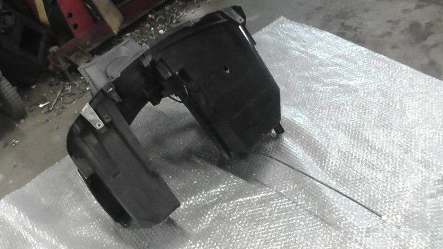 インナーカウル 穴