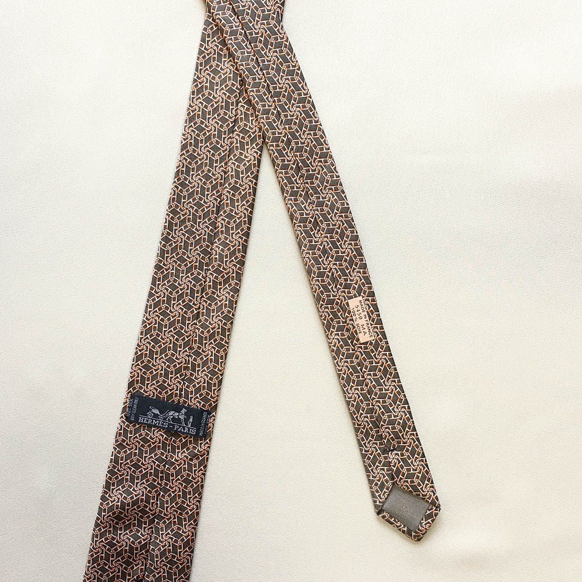 美品 HERMES シルク100% グレー チェック柄 ネクタイ フランス製 美品 HERMES シルク100% グレー チェック柄 ネクタイ フランス製
