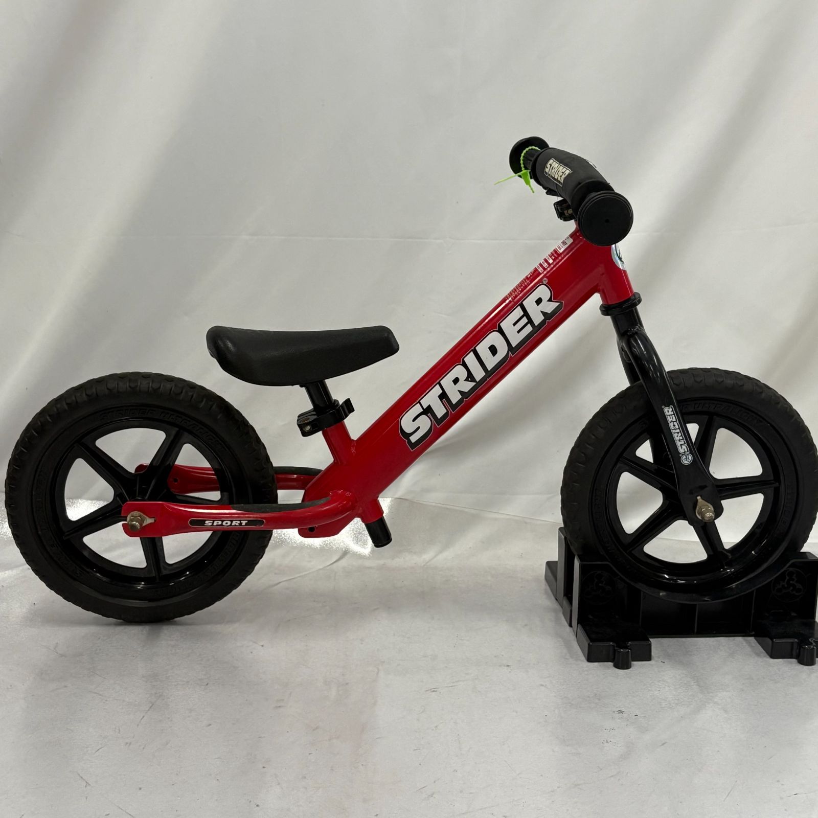 ✨大人気カラー✨ STRIDER ストライダー スポーツモデル レッド 赤 美品 大人気カラー STRIDER ストライダー スポーツ 12インチ
