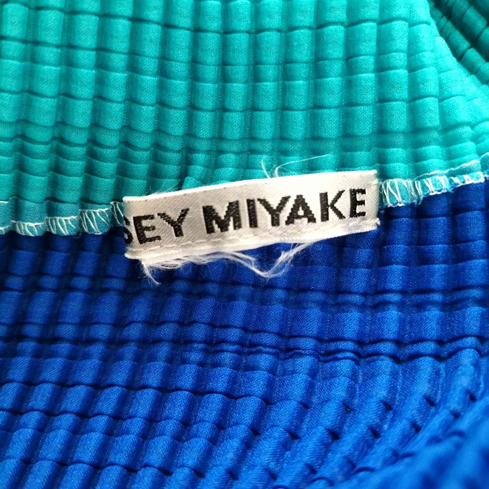 イッセイミヤケ ISSEY MIYAKE マルチカラー プリーツ カーディガン
