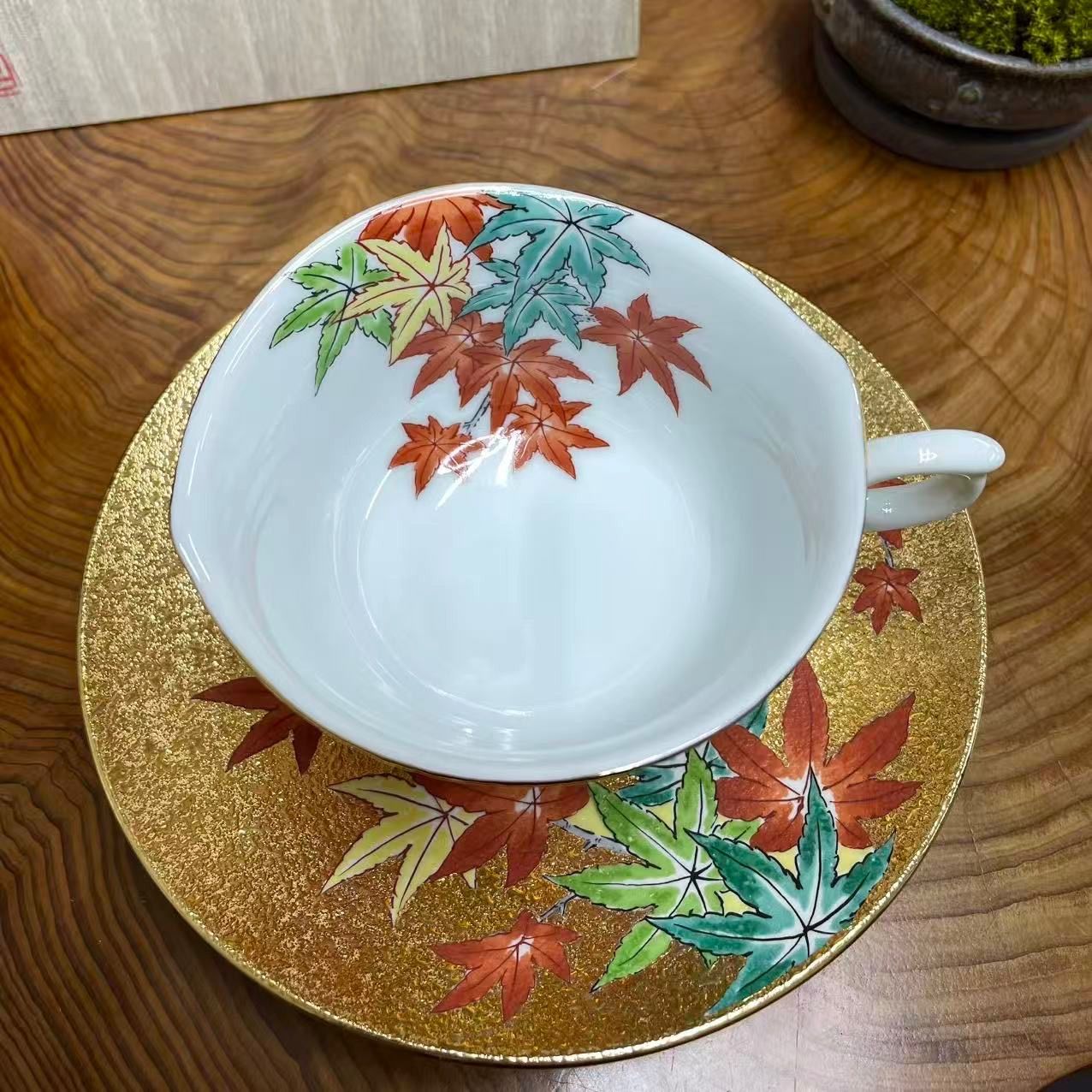 数量限定　有田焼 金龍窯 江口天童 コーヒーカップ　金彩薔薇絵 珈琲碗　共箱 有田焼 金龍窯 江口天童 コーヒーカップ 金彩南天絵 珈琲碗 共箱