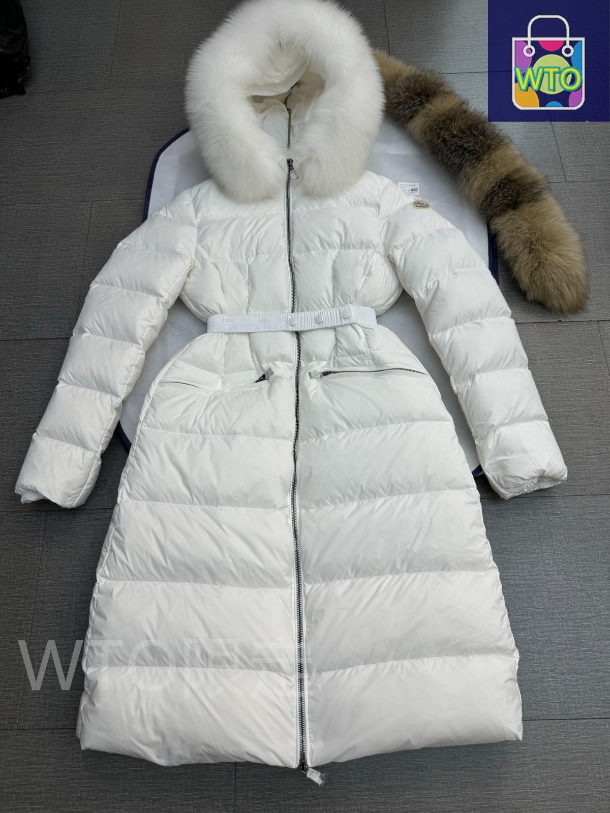 MONCLER モンクレール ブラックダウンジャケットロングタイプ白い襟｜ ｜ -WTO輸入1