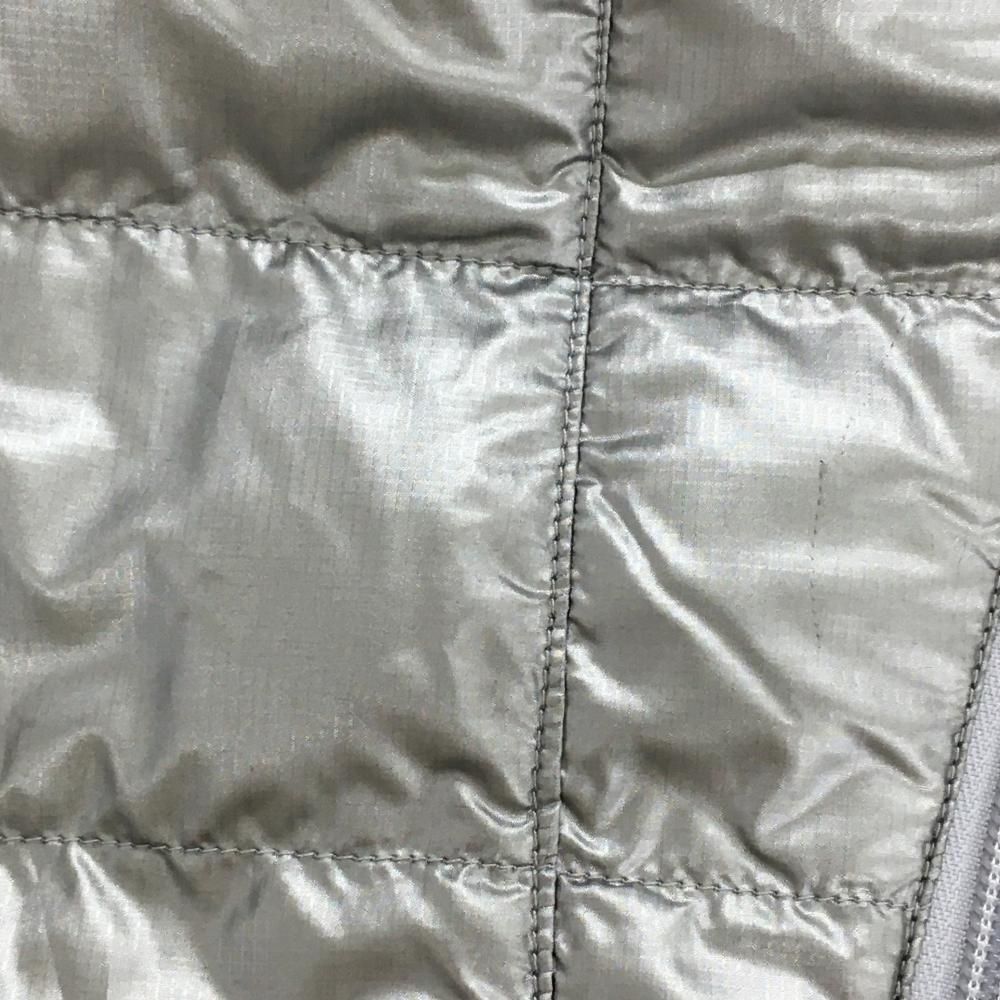 マスターバニー ダウンベスト シルバー×ネイビー ロゴレッド