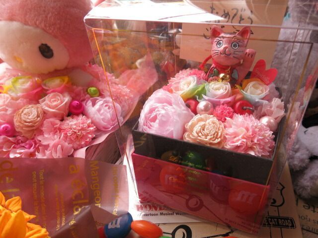 まねき猫 開店祝い 花 カラフル レインボーローズ プリザーブドフラワー入り まねきネコ 招き猫 はおまかせ