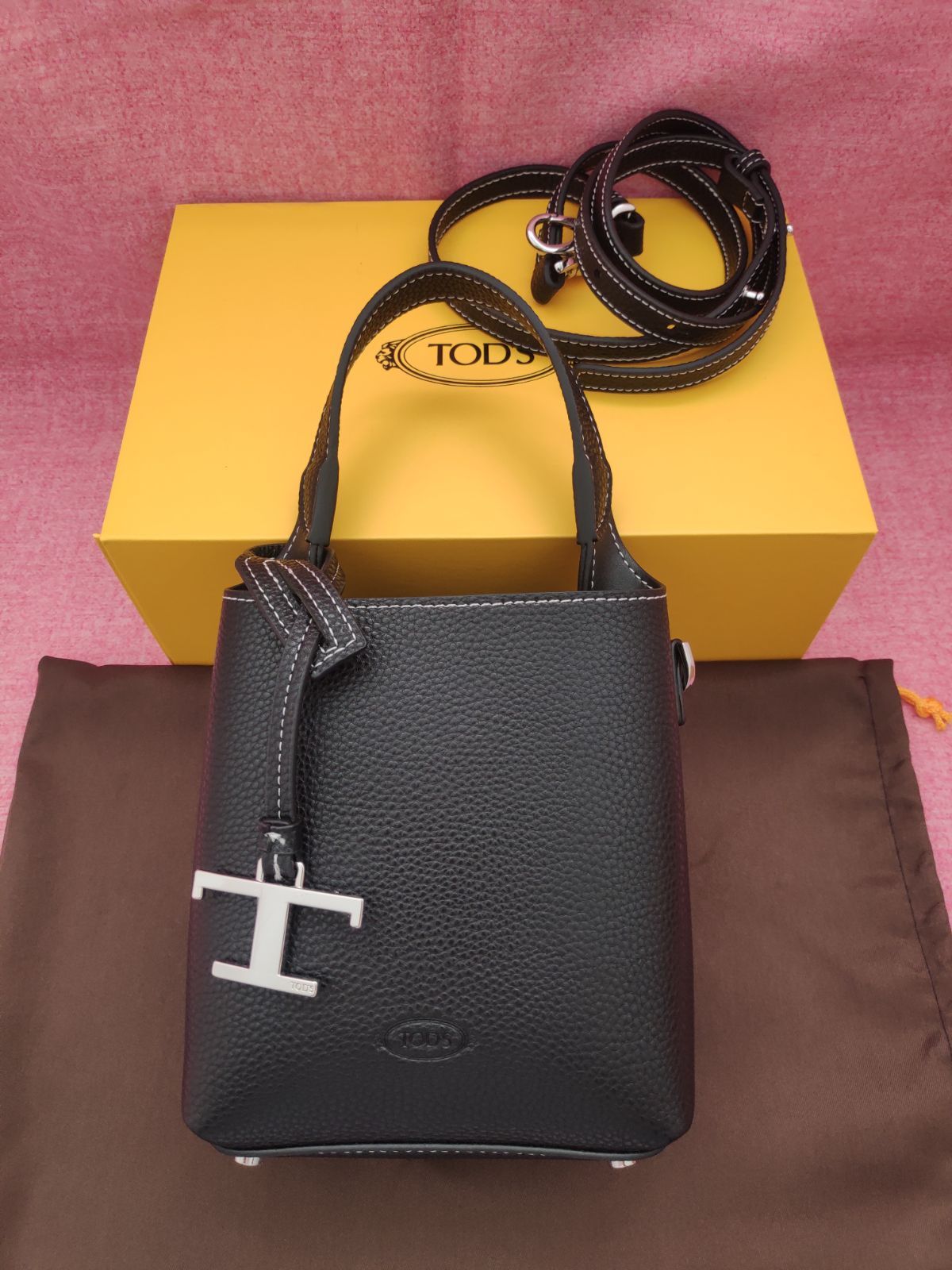 極美品🌸TODS・トッズ トートバッグ ハンドバッグ　Tタイムレス マイクロ レザー2WAYバッグ  ショルダー付き　ブラック　◆レディース◆　超人気