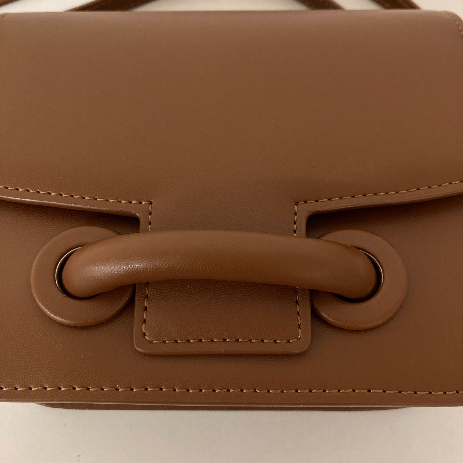 ブラウン ショルダーバッグ