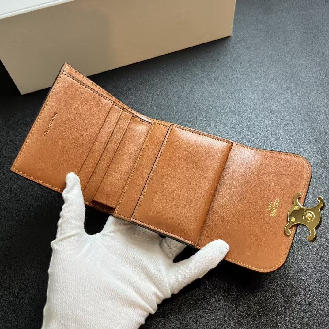 CELINE 新品未使用　財布 新品未使用 CELINE財布[本日特価|新品未使用品] - メルカリ