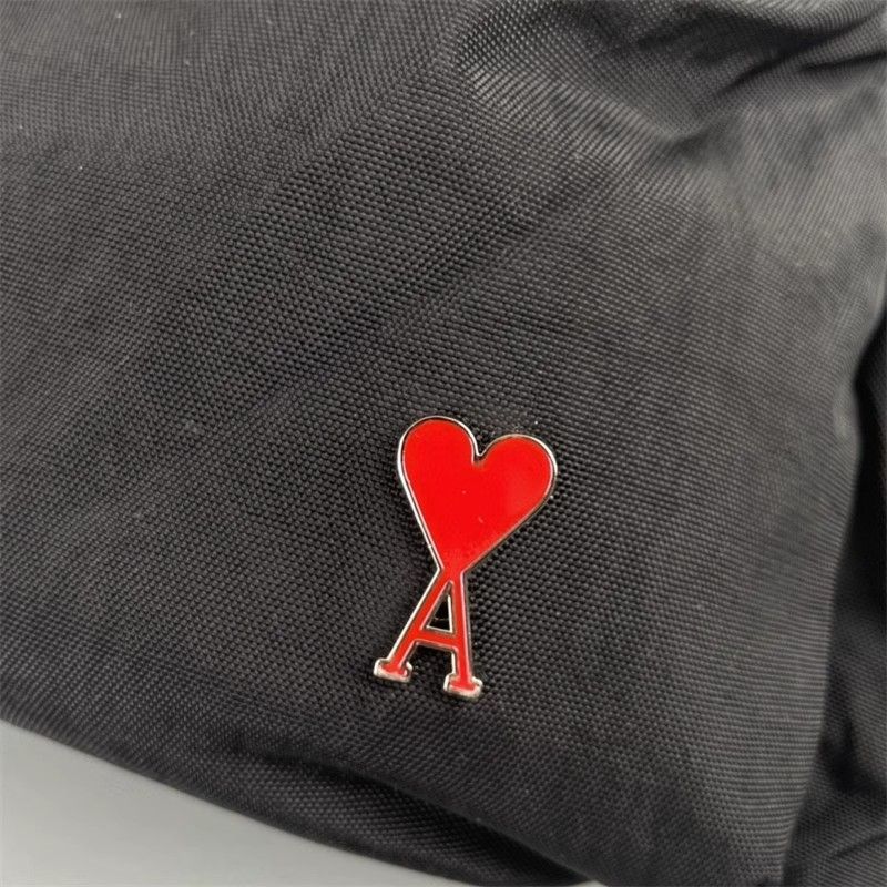 AMI Paris アミパリ ハートロゴ ドローストリングバックパック AMI Paris アミパリ ハートロゴ ドローストリングバックパック