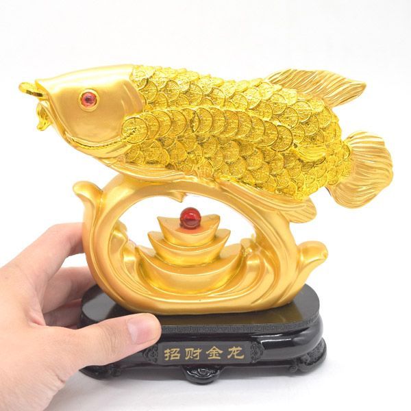 アロワナの置物 龍魚 元宝 台座付き 樹脂製 17cm 【公式通販】