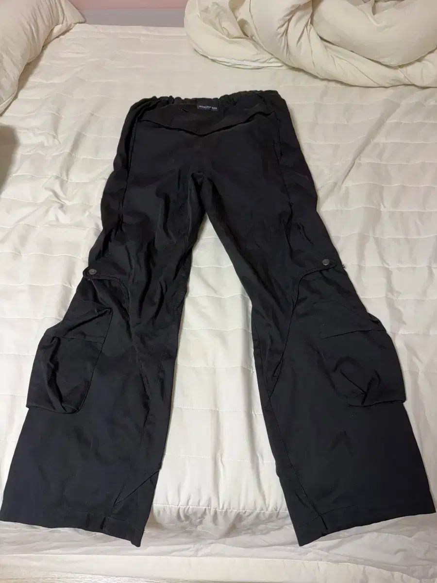 L Cost per Kilo SPY × FAMILY スパイファミリー フェイクファー パンツ ブラック