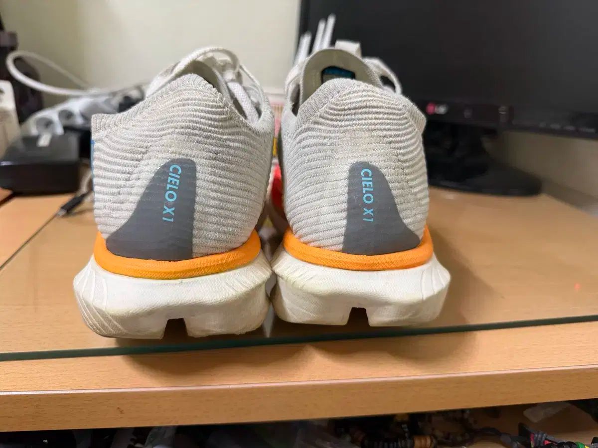 HOKA ONE ONE ホカオネオネ ランニングシューズ