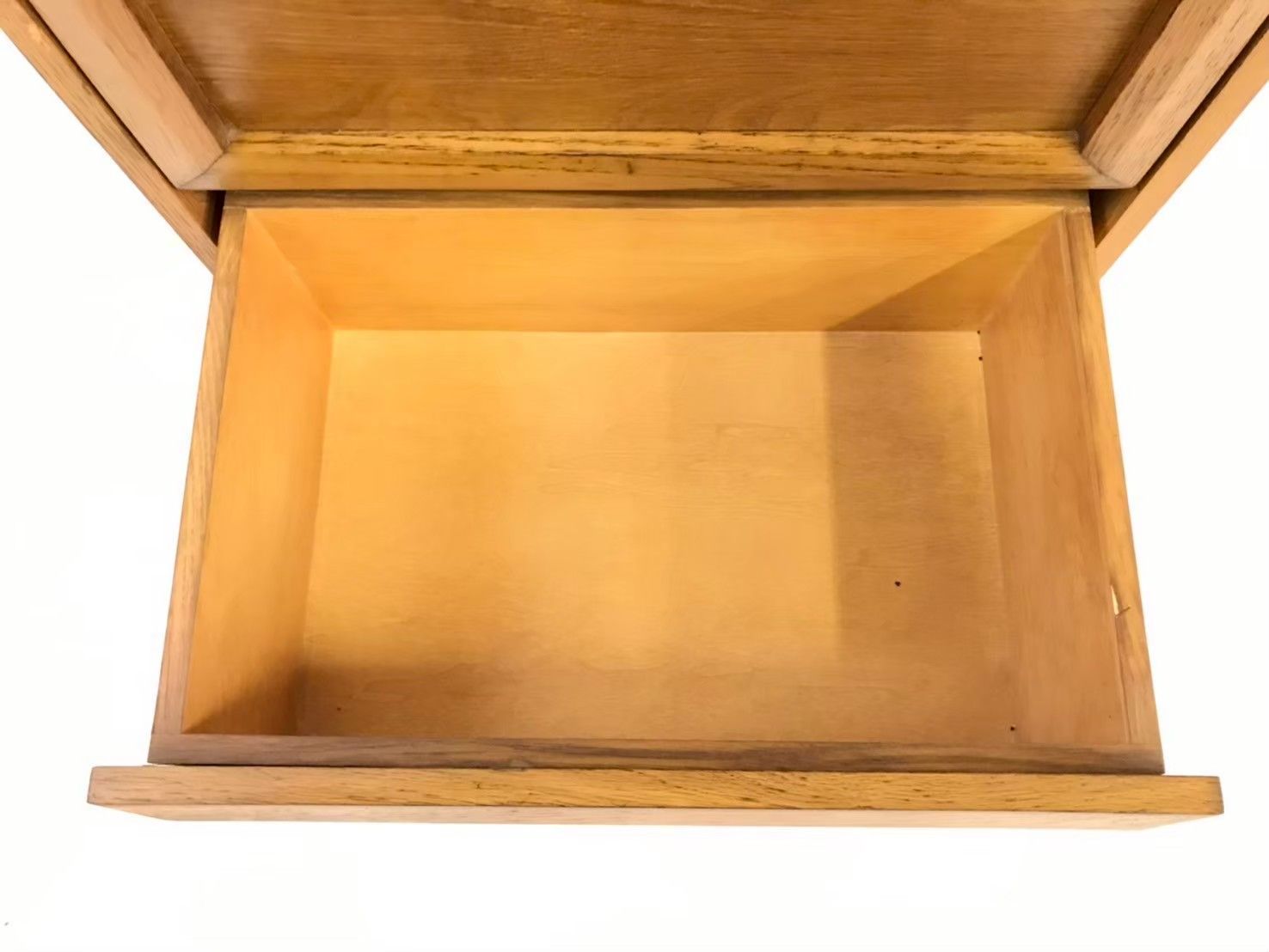 ナイトテーブル