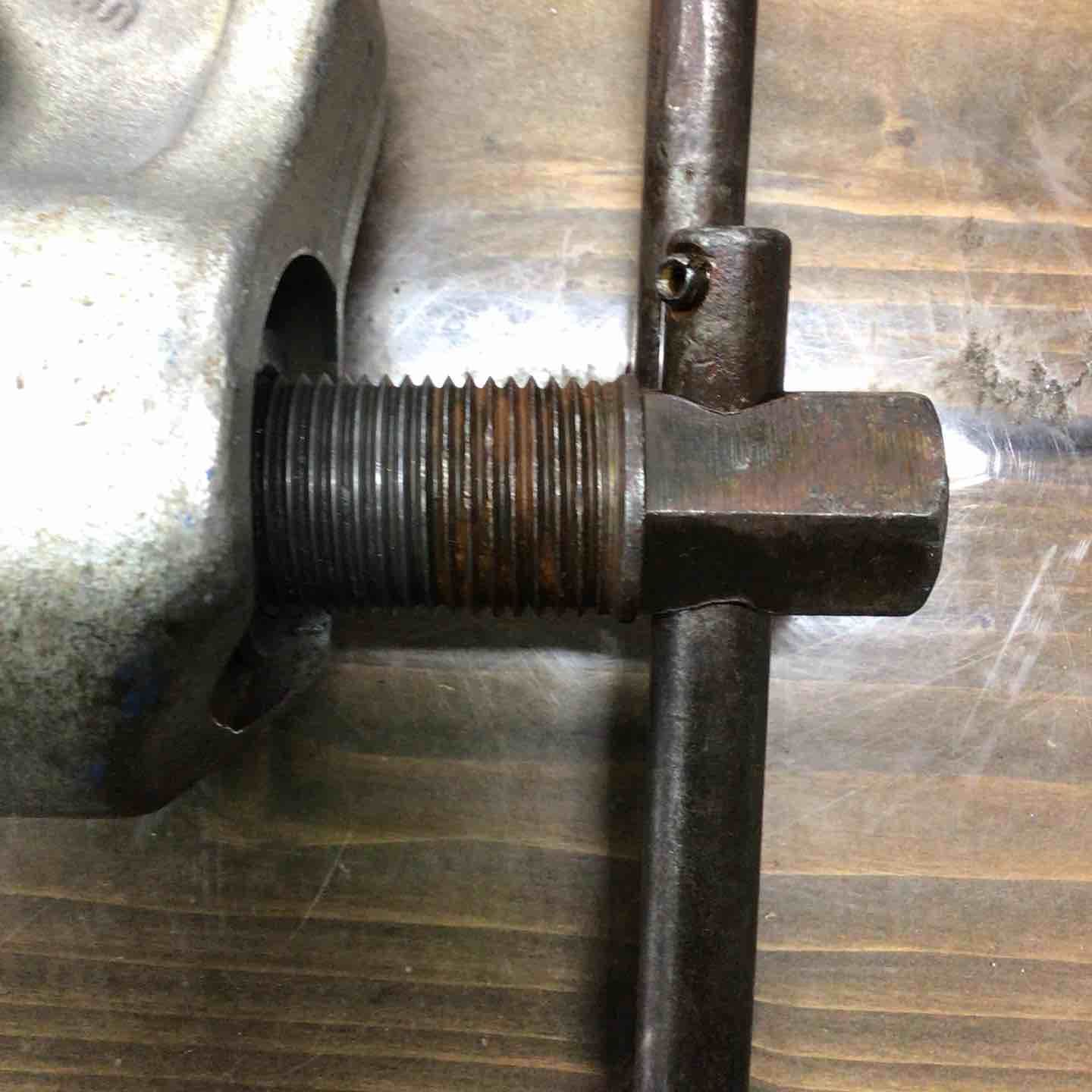 全方向ねじ式クランプ SBB-1