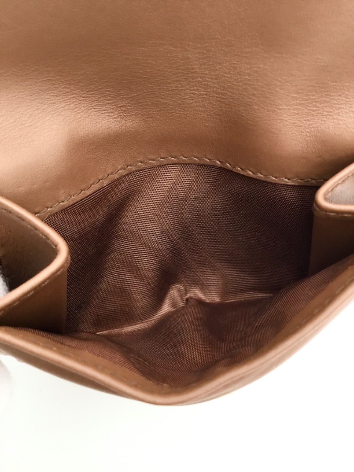 中古 良品】ミュウミュウ MIU MIU ソフティパデッドレザー 中古 良品】ミュウミュウ MIU MIU ソフティパデッドレザー
