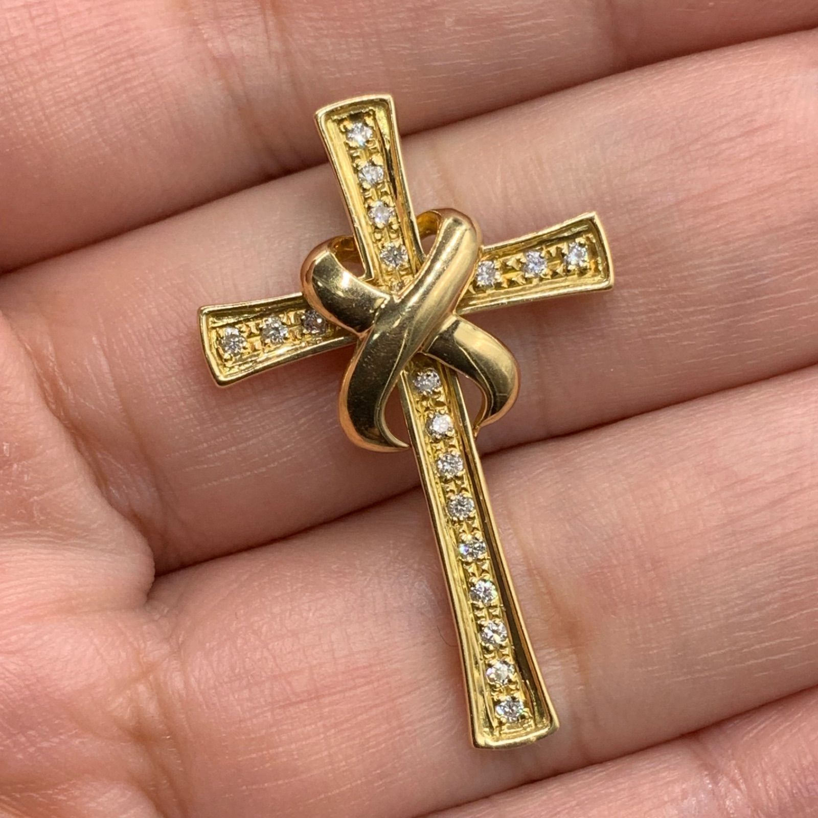 K18 ダイヤ クロス ペンダント 3.8g 0.23ct - メルカリ K18 ダイヤ クロス ペンダント 3.8g 0.23ct - メルカリ