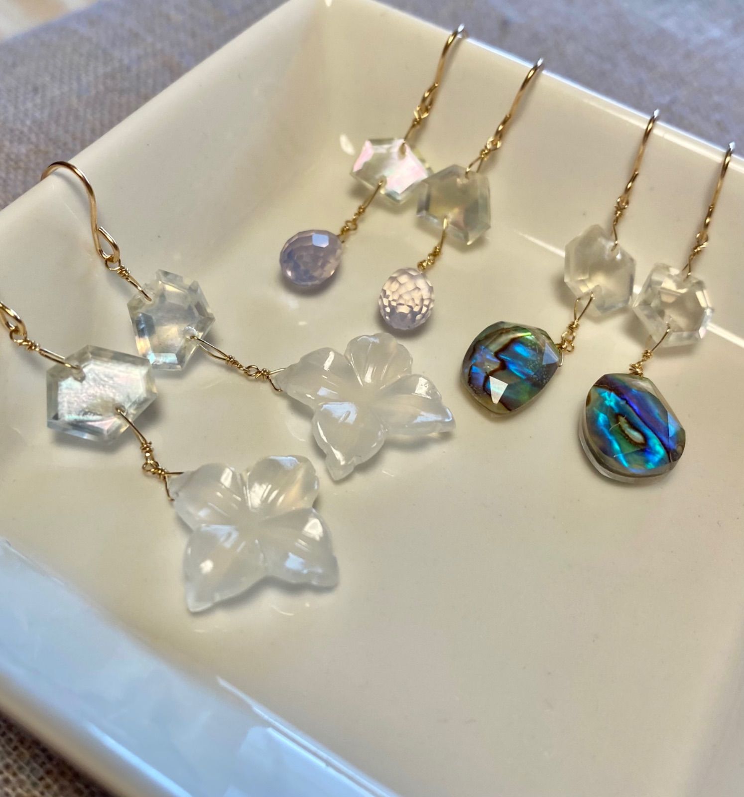 天然石14kgfマザーオブパール トリプレットとホワイトオニキスフラワー  