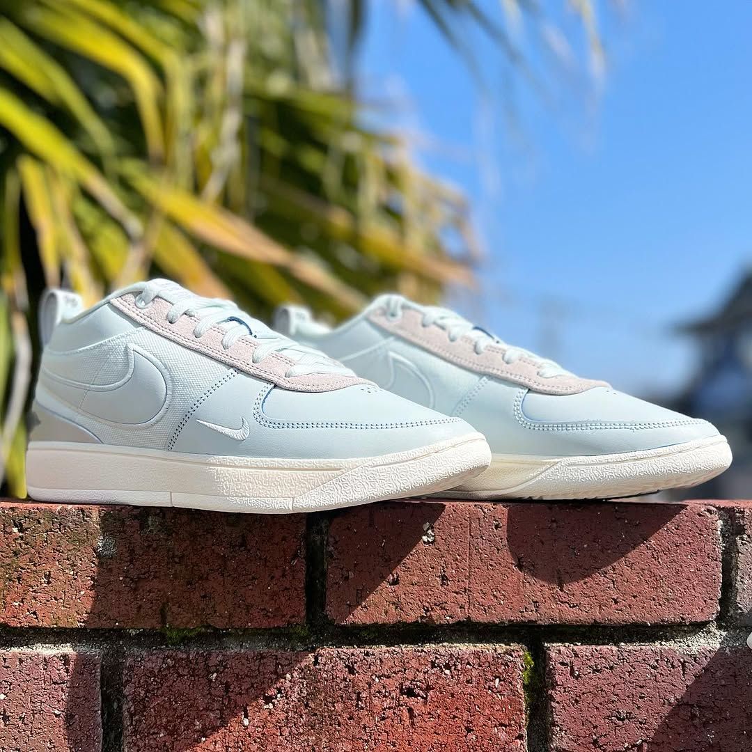 NIKE