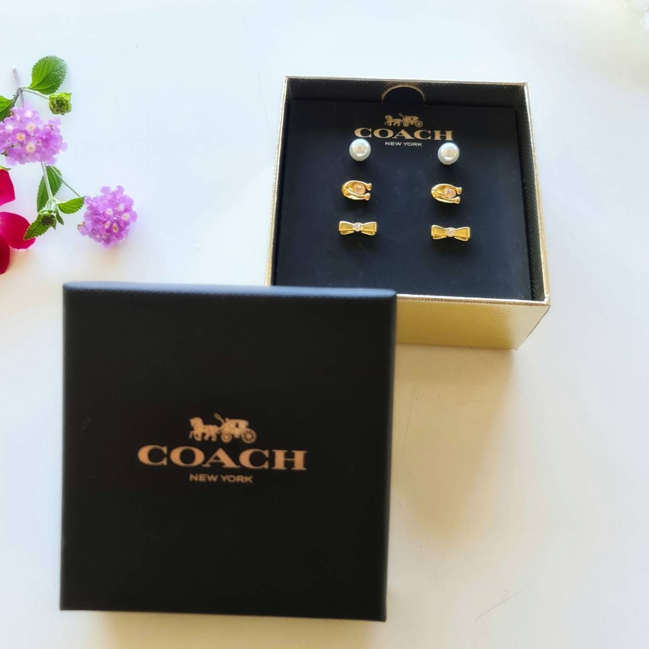 【Coach】コーチ新品ピアスリボンパール コーチ COACH ピアス ボックス付き 限定品 パヴェ ライン