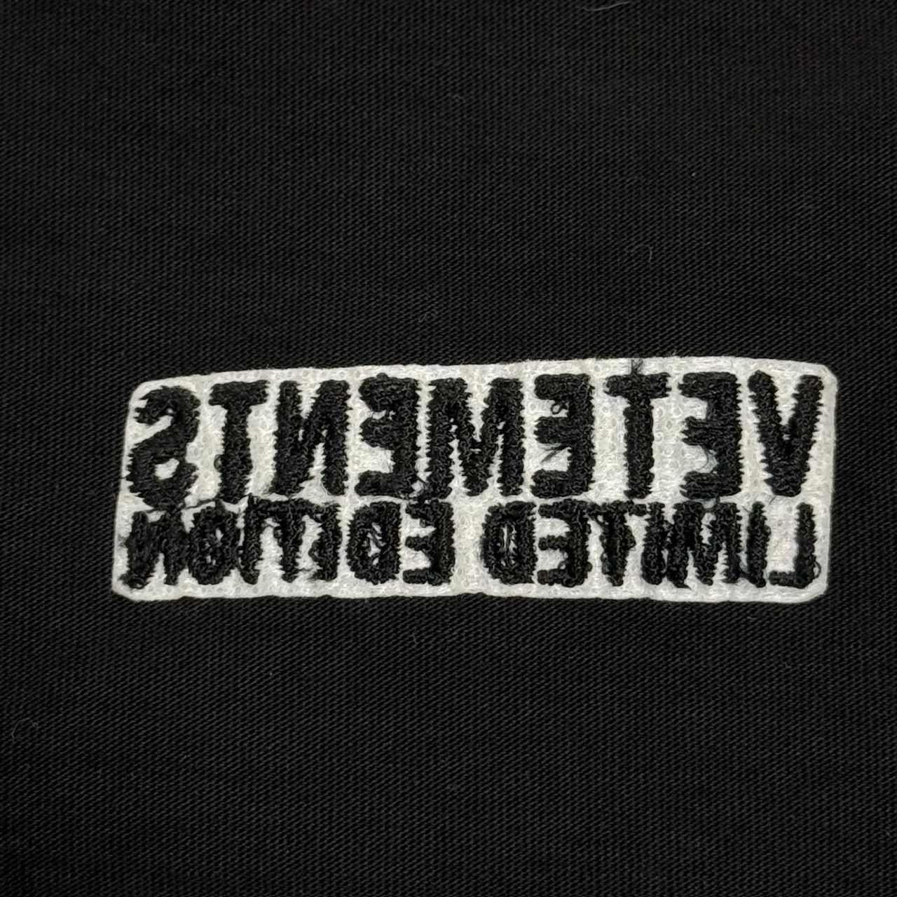 参考上代77000円 VETEMENTS INSIDE-OUT LABEL T-SHIRT