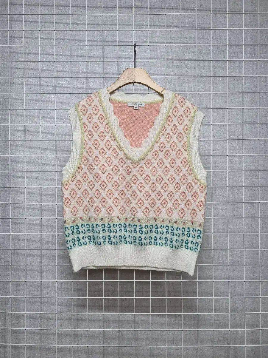 サースデーアイランド ニットベスト S