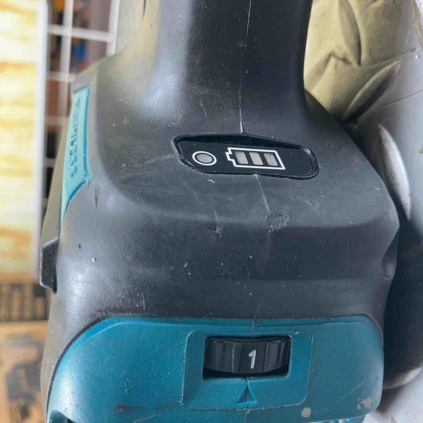 makita 100mmコードレスディスクグラインダ