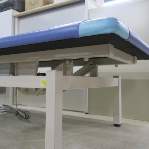 高田昇降式施術ベッド11/25まで 送料無料】 高田ベッド 電動昇降ベッド カイロベッド パイオニア