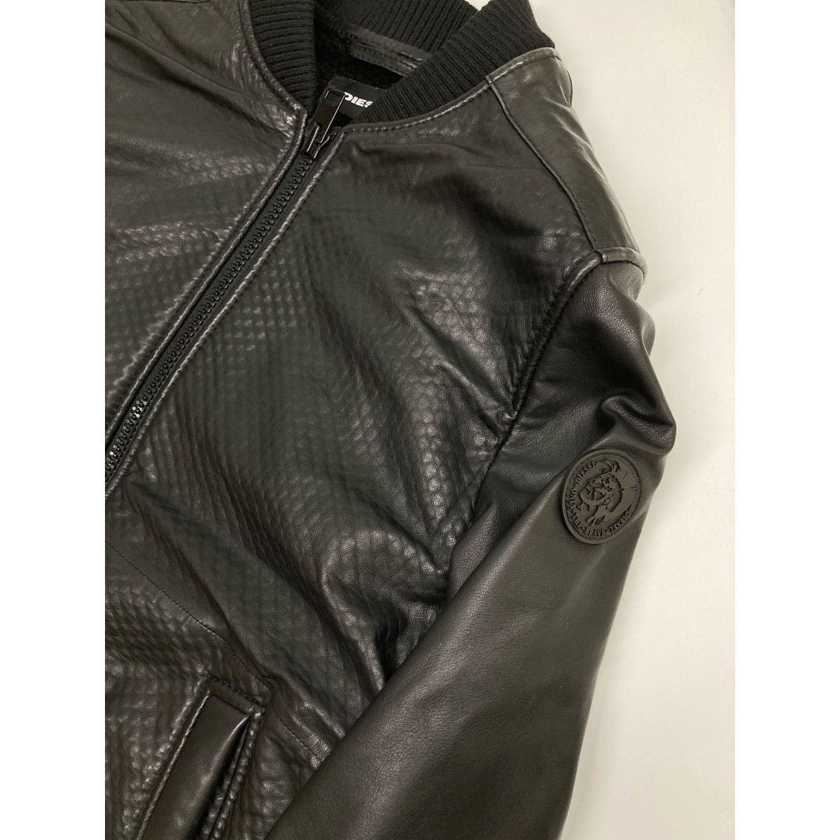 DIESEL ディーゼル 【国内正規】シープシキン エンボス加工 ブルゾン 