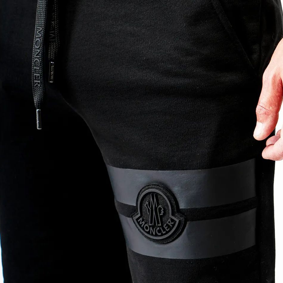 11 MONCLER モンクレール 8H00002 809KR ブラック スウェット 11 MONCLER モンクレール 8H00002 809KR ブラック スウェット