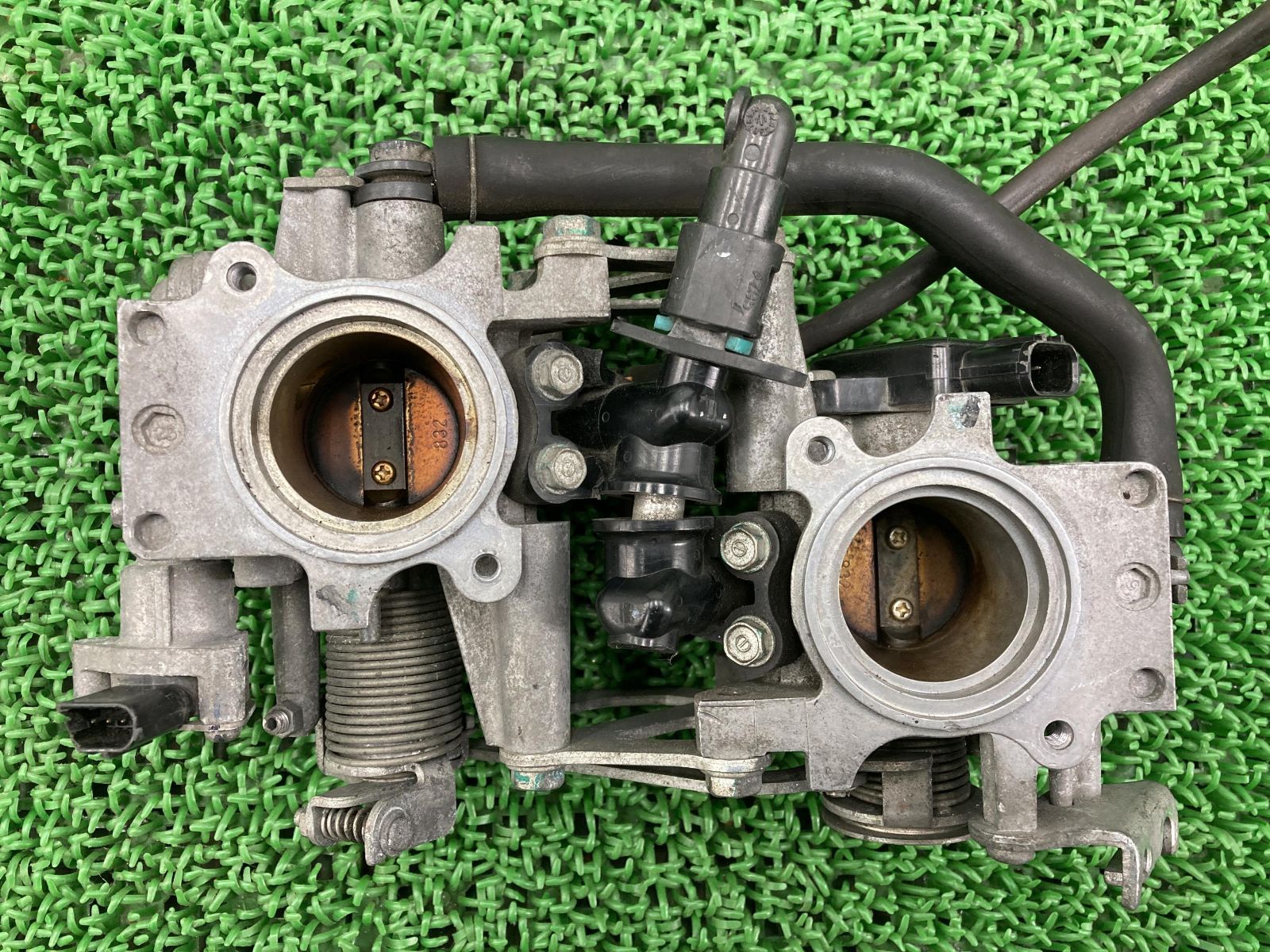 VTR250FI スロットルボディ 88A[A]BK22 ホンダ 純正 中古 バイク 部品 MC33 本体割れ欠け無し 部品取りに 車検 Genuine