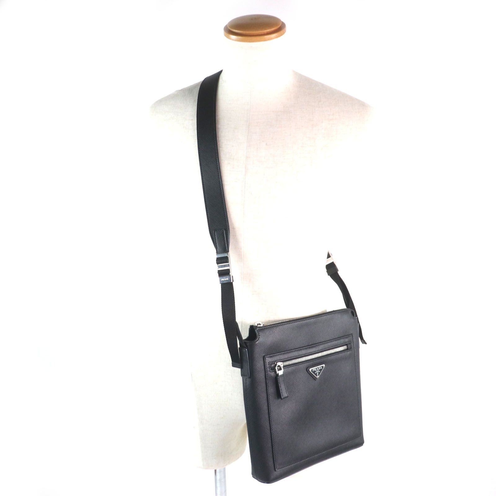 極美品▽PRADA プラダ 2VH062 トライアングルロゴ 三角プレート 極美品▽PRADA プラダ 2VH062 トライアングルロゴ 三角プレート
