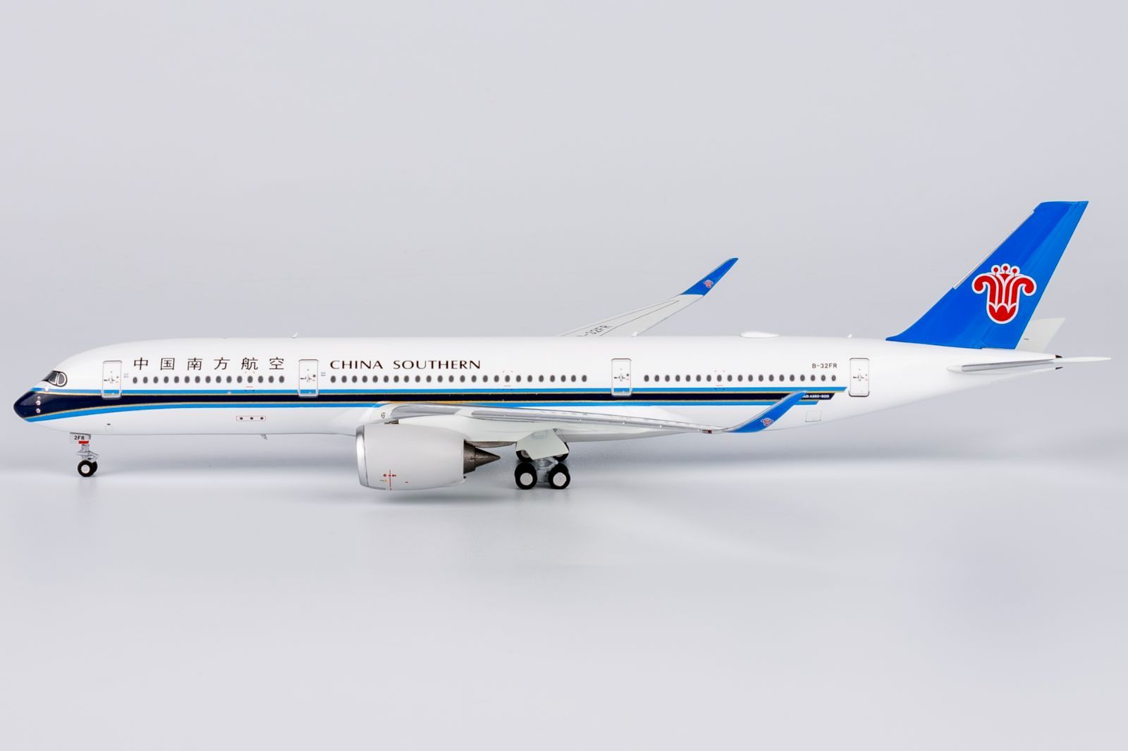NGmodel 中国南方航空 A350-900 B-32FR 1|400 24060