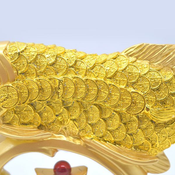 アロワナの置物 龍魚 元宝 台座付き 樹脂製 17cm 【公式通販】