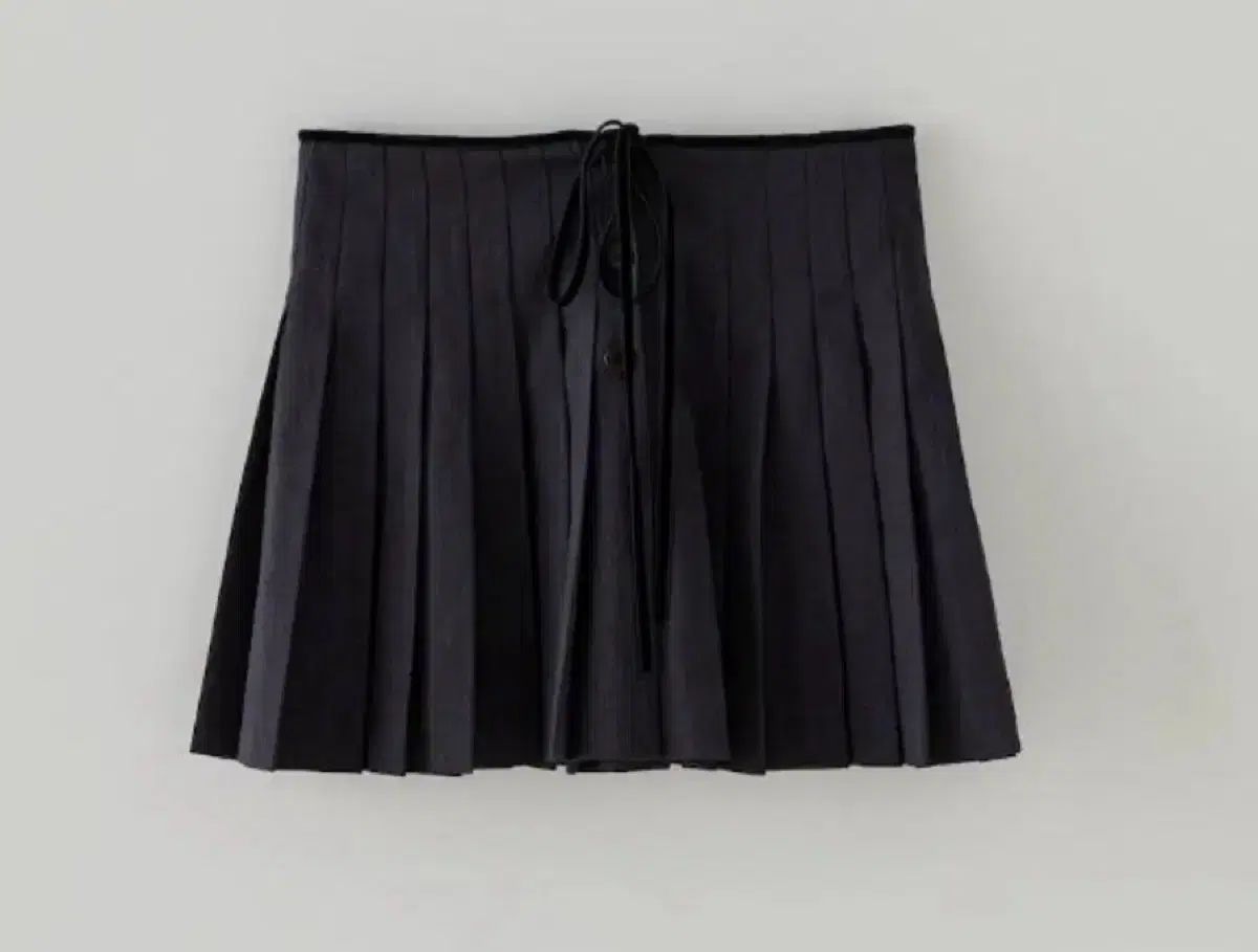 タナット タイ ボタン プリーツ スカート ブラック