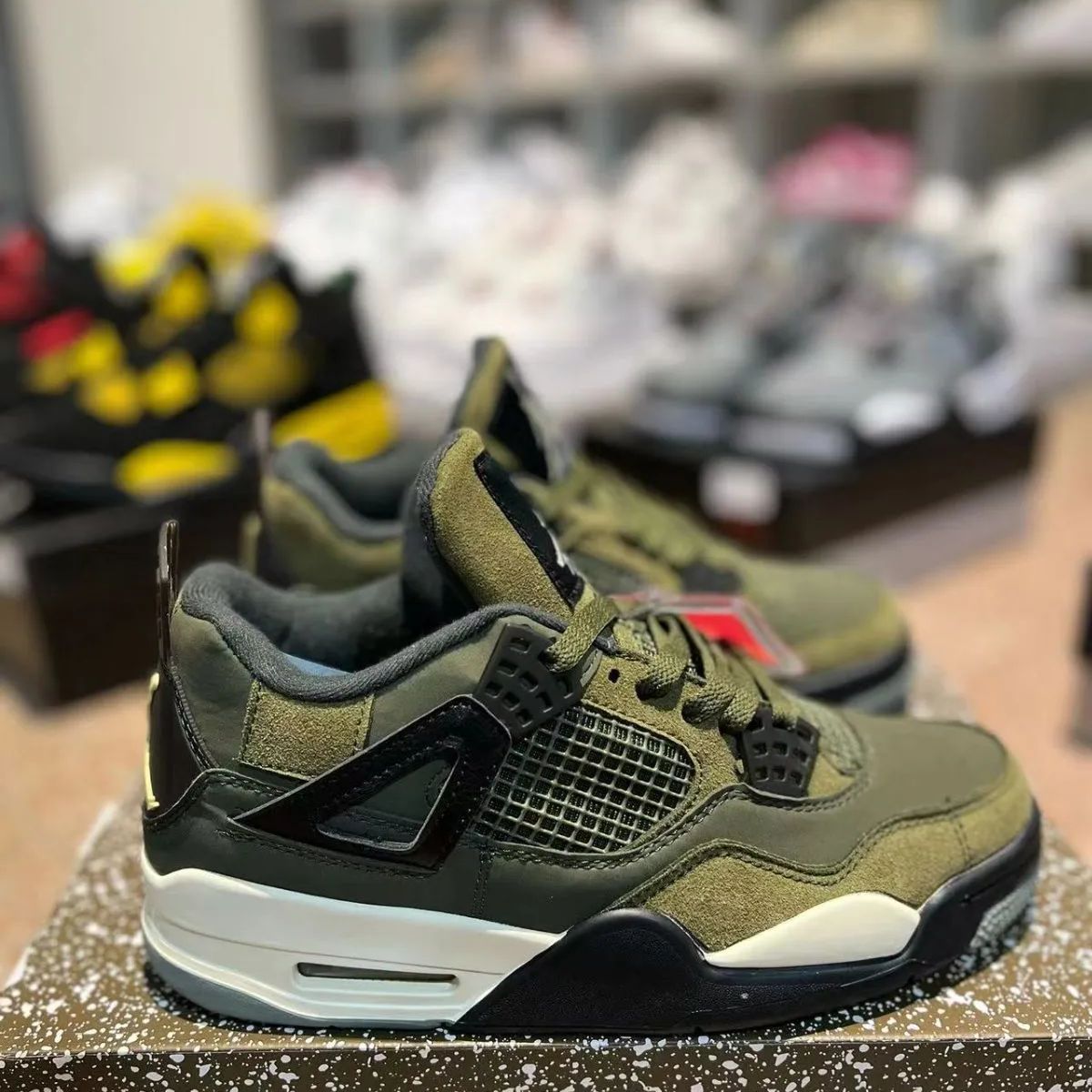 ナイキ FB9927-200/Nike Air Jordan 4 Retro SE Craft Olive エアジョーダン4 レトロ SE クラフト オリーブスニーカー メンズ