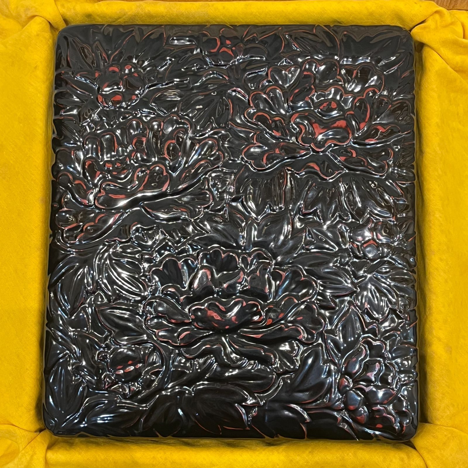 書道具 加賀塗師秀岳造 牡丹彫推漆 硯筥 特撰 硯箱 本漆 溜塗 硯 な硯と水滴付き