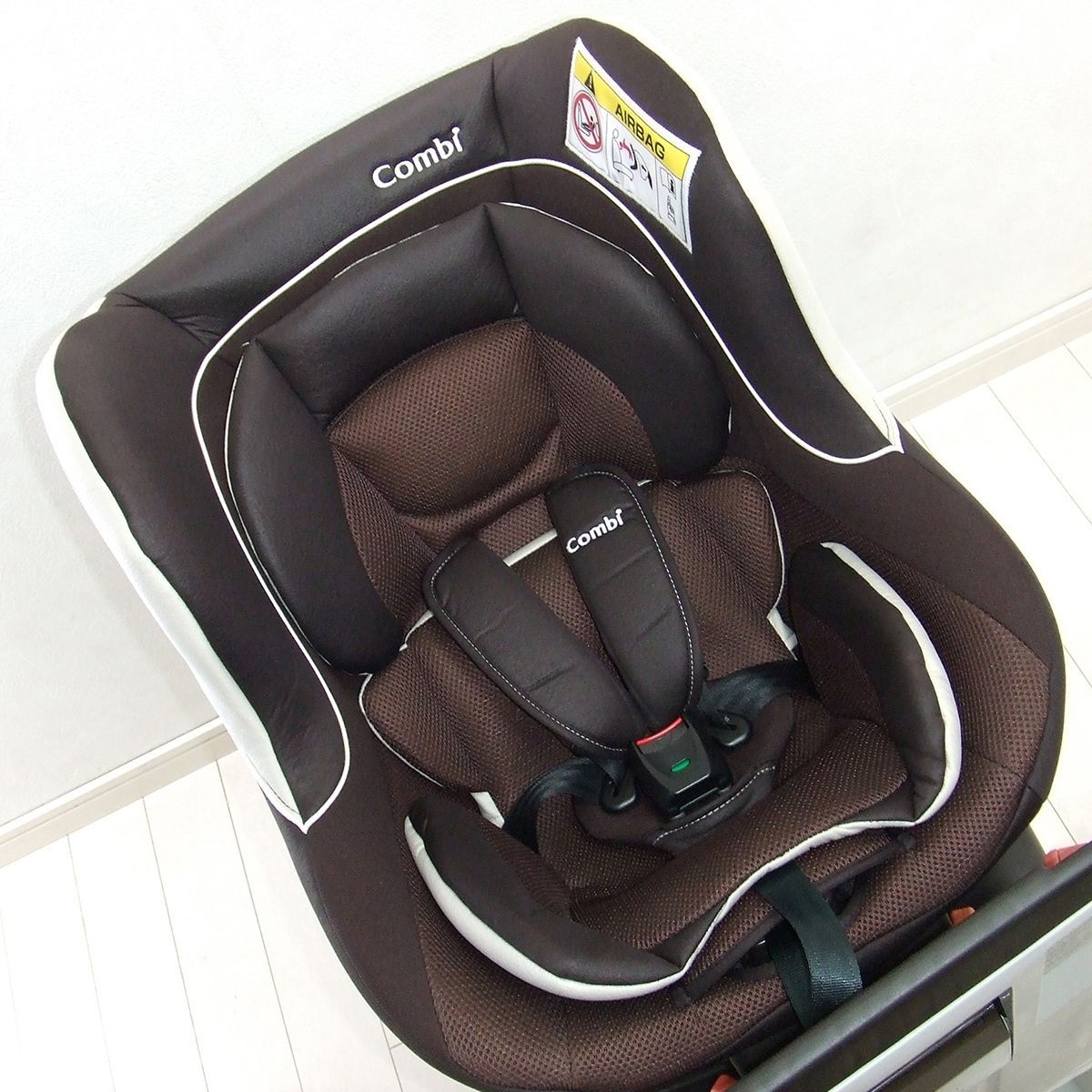 美品 チャイルドシート 中古 コンビ ネルーム lite EF combi
