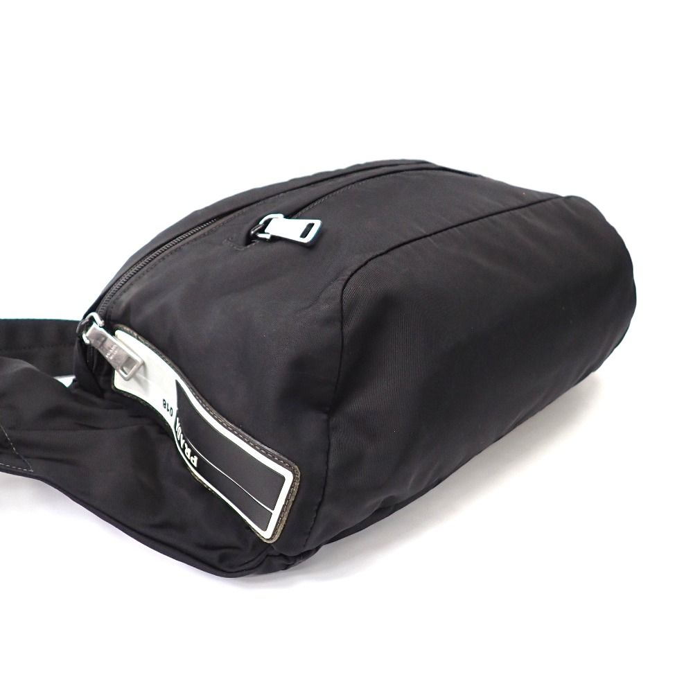 プラダ ボディバッグ