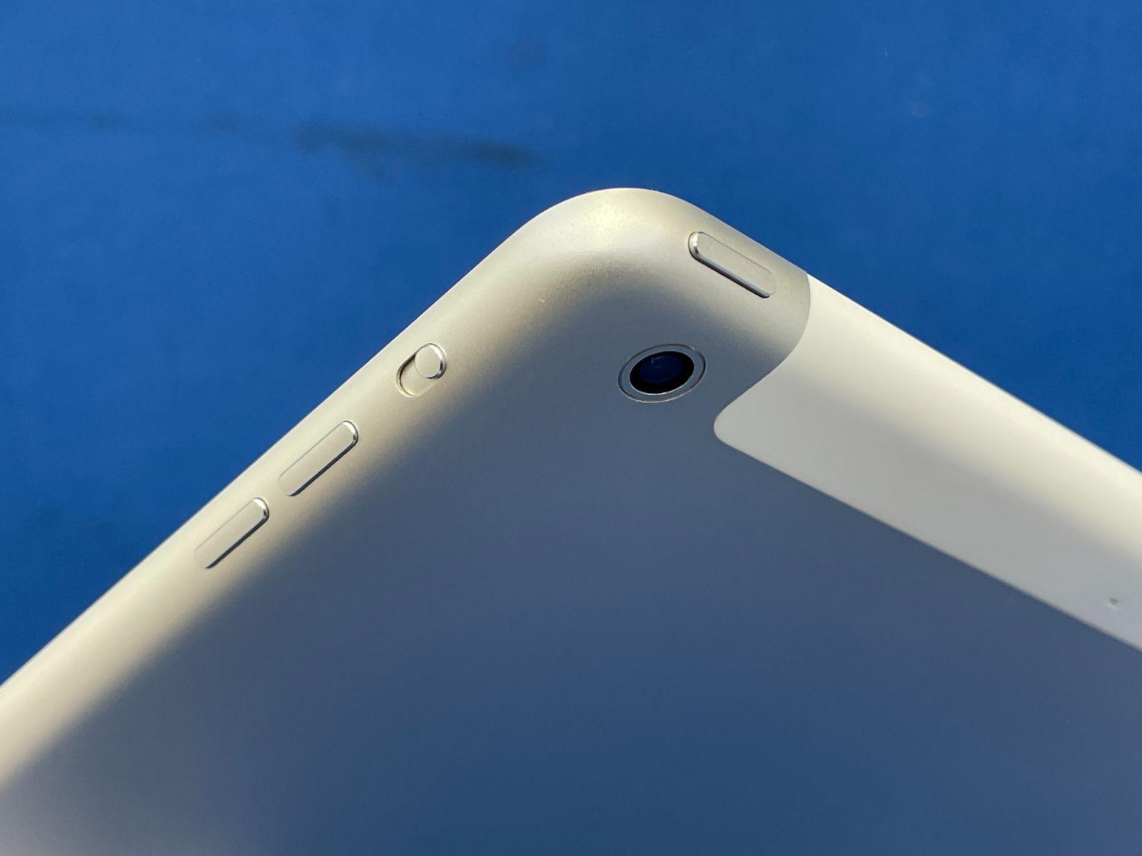 iPad Air 第1世代 32GB 美品 美品Apple iPad air 第1世代 シルバー 本体 32GB A1475 現状ジャンク