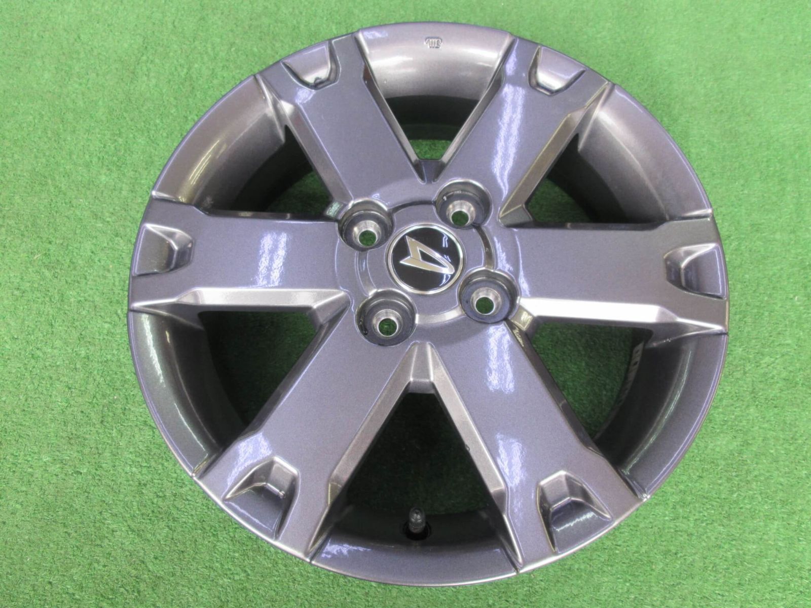 ★DAIHATSU タフト純正ホイール4枚セット★ ダイハツ タフト純正ホイール 4.5J-15 4H100 +45 目立った傷も