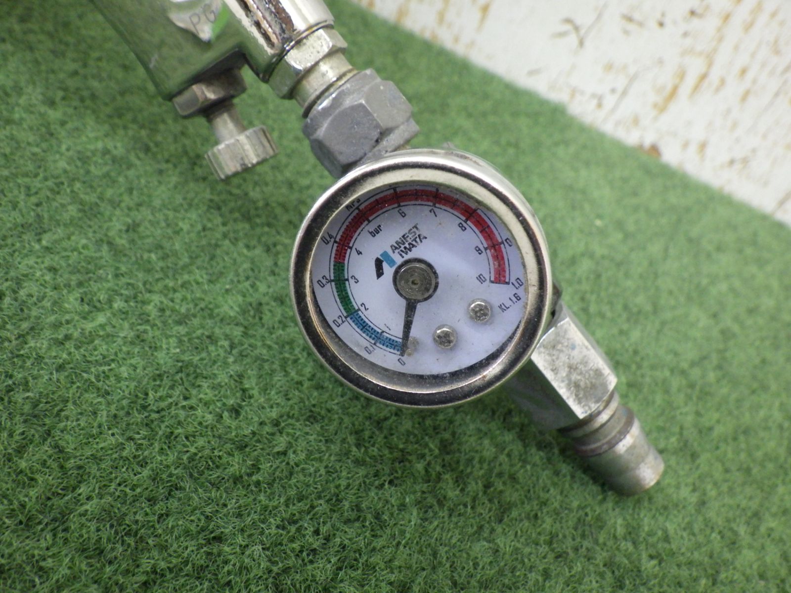 アネスト岩田 IWATA スプレーガン W-101 エアーガン 塗装 クリアー 圧力計付き 工具 品